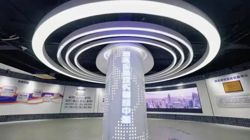 VR大空间项目轻量化设备趋势观察：从背包到一体机的落地变化